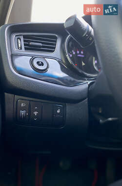 Хэтчбек Kia Ceed 2013 в 