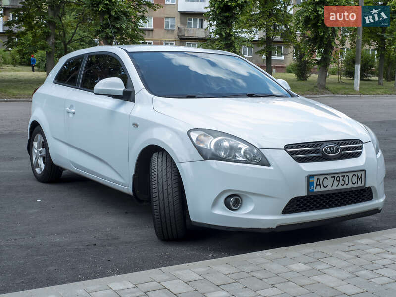 Хетчбек Kia Ceed 2008 в Нововолинську