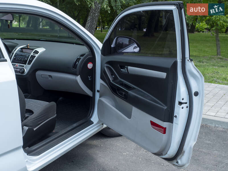 Хетчбек Kia Ceed 2008 в Нововолинську