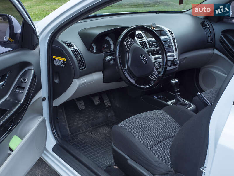 Хетчбек Kia Ceed 2008 в Нововолинську