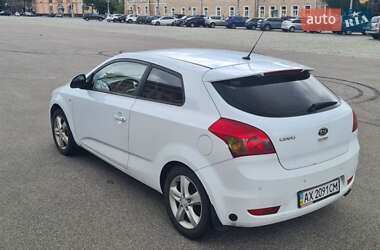 Хэтчбек Kia Ceed 2009 в 