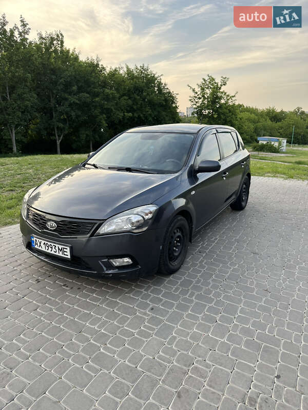 Хэтчбек Kia Ceed 2009 в Харькове