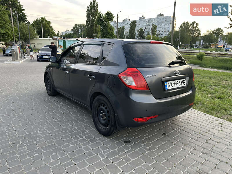 Хэтчбек Kia Ceed 2009 в Харькове