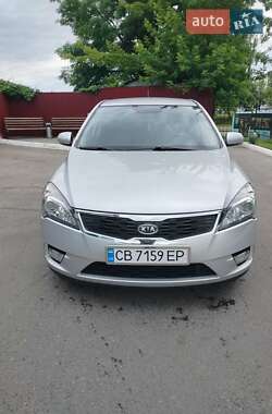 Хэтчбек Kia Ceed 2010 в Чернигове