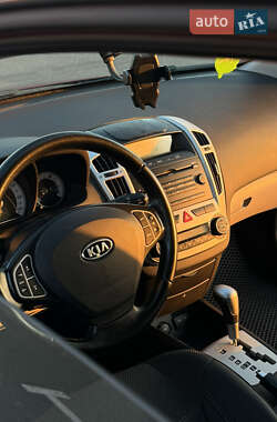 Хетчбек Kia Ceed 2009 в 
