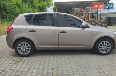 Хетчбек Kia Ceed 2007 в 