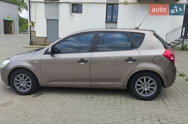 Хетчбек Kia Ceed 2007 в 