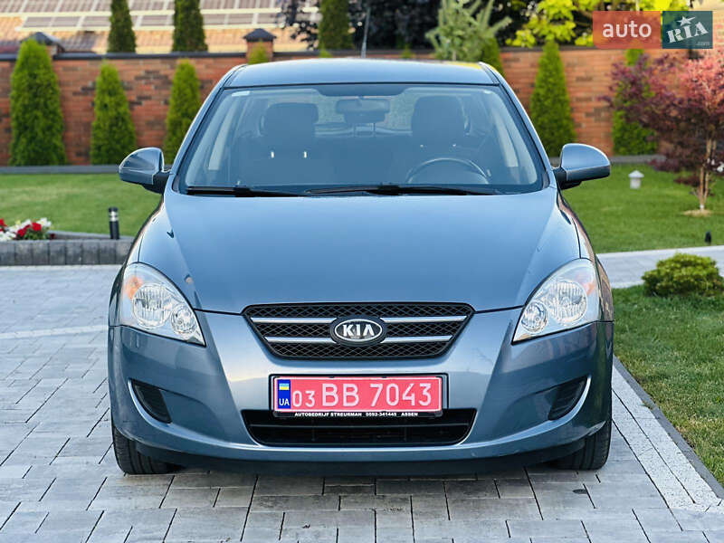 Хэтчбек Kia Ceed 2009 в Луцке