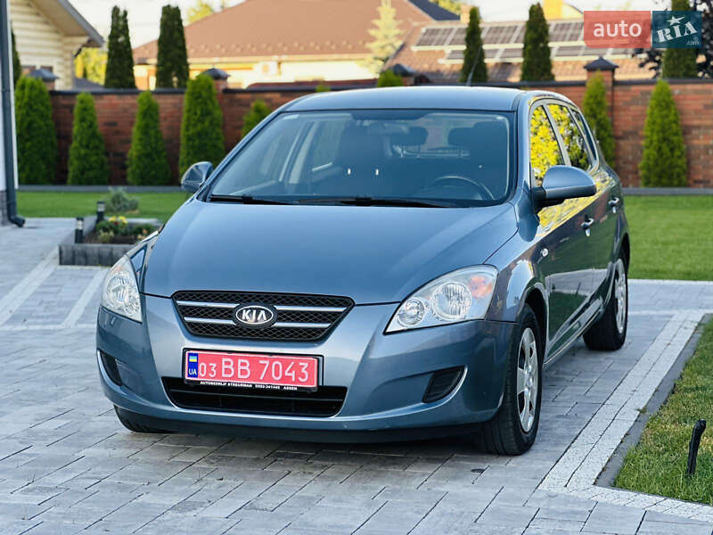 Хэтчбек Kia Ceed 2009 в Луцке