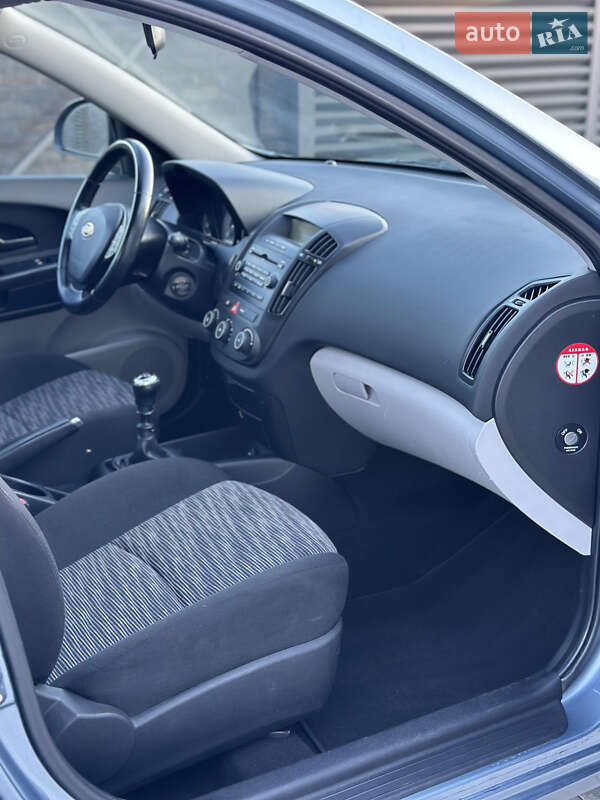 Хэтчбек Kia Ceed 2009 в Луцке