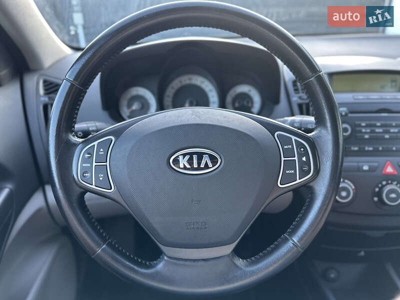 Хэтчбек Kia Ceed 2009 в Луцке