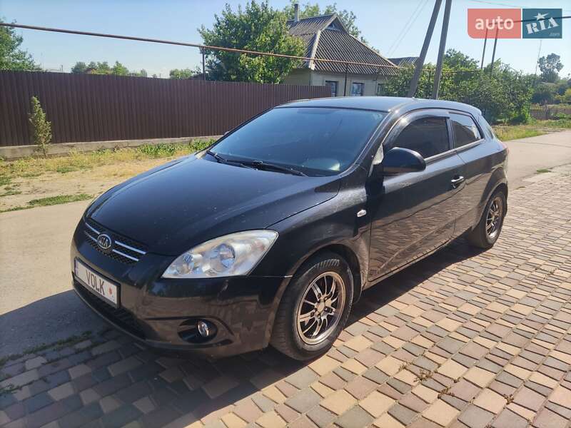 Хэтчбек Kia Ceed 2008 в Одессе