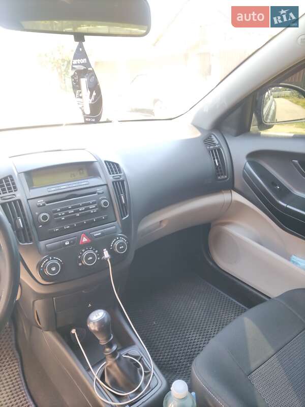 Хэтчбек Kia Ceed 2008 в Одессе