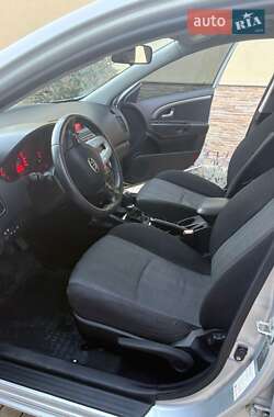 Хэтчбек Kia Ceed 2011 в 