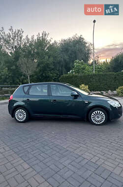 Хэтчбек Kia Ceed 2009 в Нововолынске