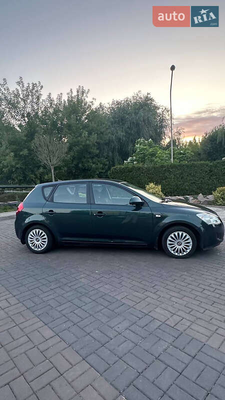 Хэтчбек Kia Ceed 2009 в Нововолынске фото 3 Хэтчбек Kia Ceed 2009 в Нововолынске