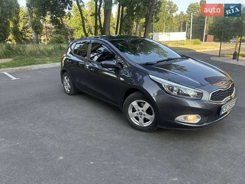 Хэтчбек Kia Ceed 2012 в Чернигове