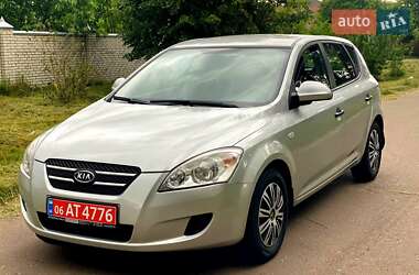 Хэтчбек Kia Ceed 2007 в 