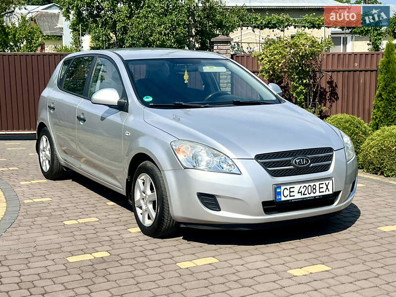 Хетчбек Kia Ceed 2009 в 