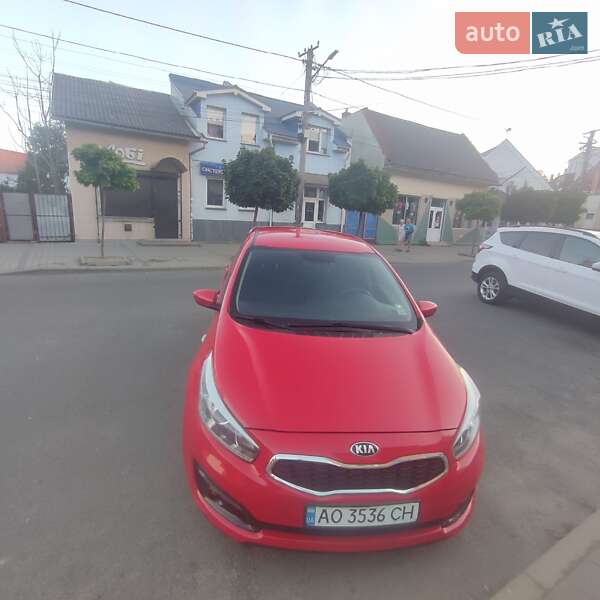 Хэтчбек Kia Ceed 2015 в Ужгороде