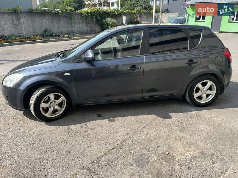 Хэтчбек Kia Ceed 2009 в Львове