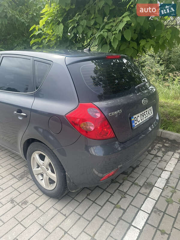 Хэтчбек Kia Ceed 2009 в Львове