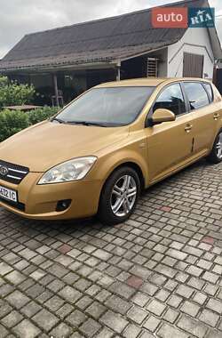 Хэтчбек Kia Ceed 2007 в 