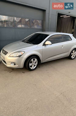 Хэтчбек Kia Ceed 2008 в 