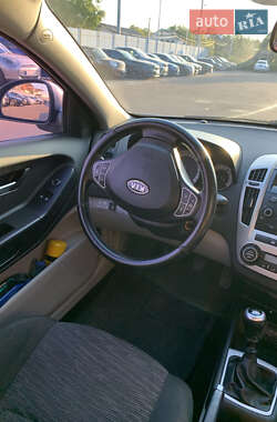 Хэтчбек Kia Ceed 2008 в 