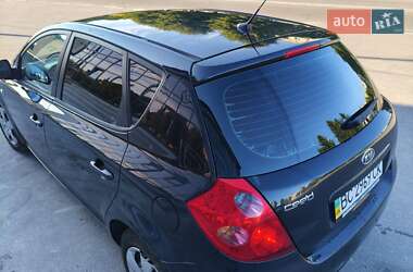 Хэтчбек Kia Ceed 2008 в 