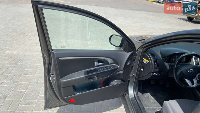Хэтчбек Kia Ceed 2010 в Львове