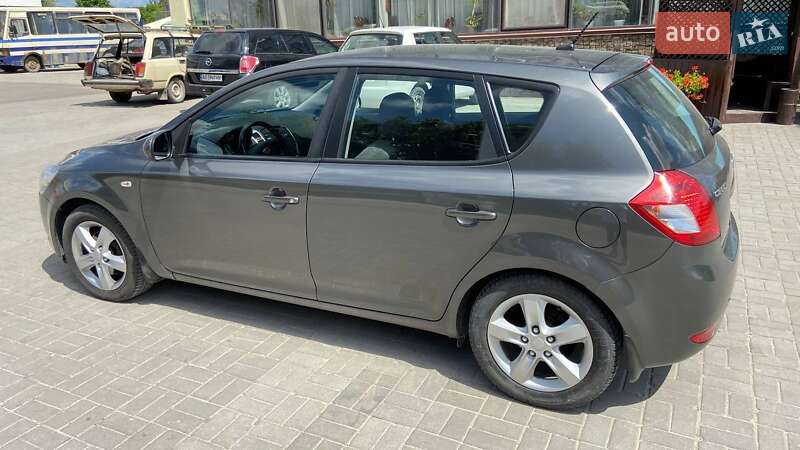 Хэтчбек Kia Ceed 2010 в Львове