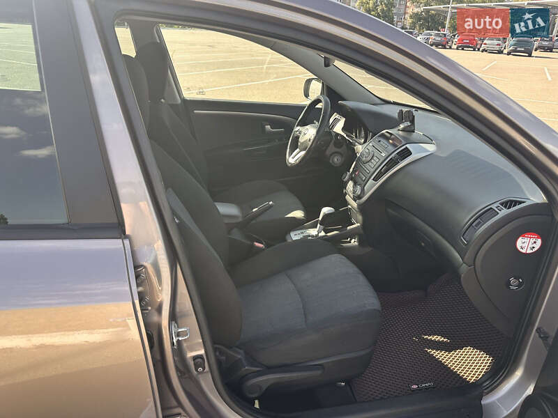 Универсал Kia Ceed 2011 в Киеве