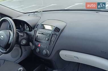 Хэтчбек Kia Ceed 2007 в 