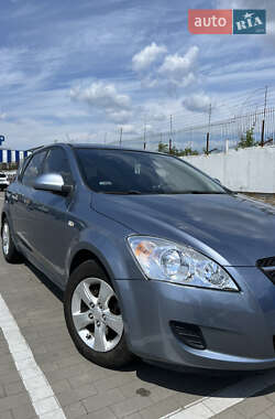 Хэтчбек Kia Ceed 2008 в 