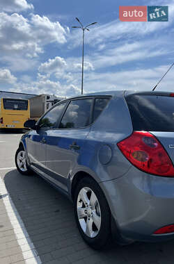 Хэтчбек Kia Ceed 2008 в 