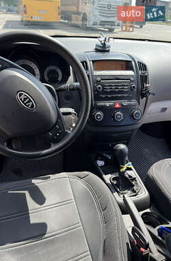 Хэтчбек Kia Ceed 2008 в 