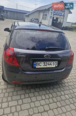 Хэтчбек Kia Ceed 2009 в 