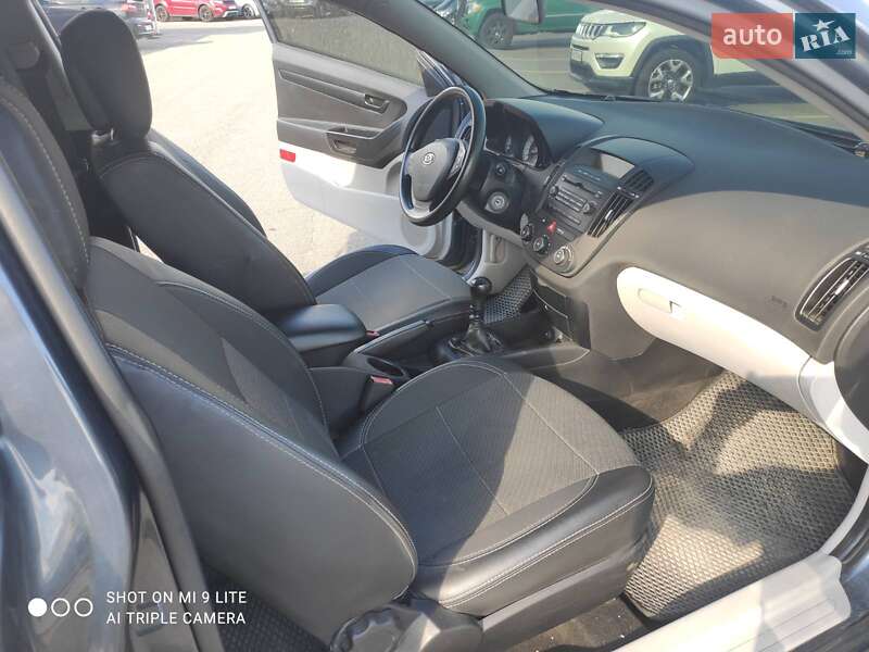 Хэтчбек Kia Ceed 2007 в Киеве