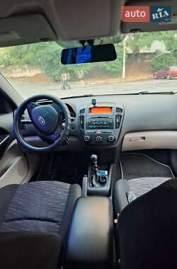 Хэтчбек Kia Ceed 2007 в 
