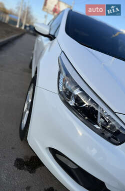 Хэтчбек Kia Ceed 2014 в 