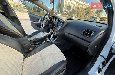 Хэтчбек Kia Ceed 2014 в 