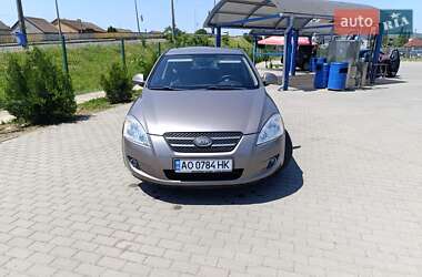Хэтчбек Kia Ceed 2007 в 