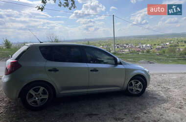 Хэтчбек Kia Ceed 2007 в 