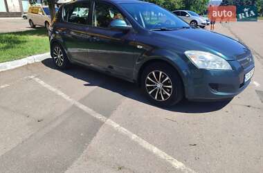 Хэтчбек Kia Ceed 2007 в 