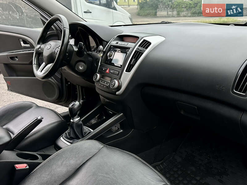 Универсал Kia Ceed 2010 в Львове