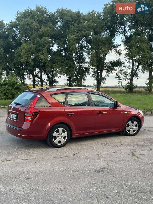 Универсал Kia Ceed 2009 в Ромнах