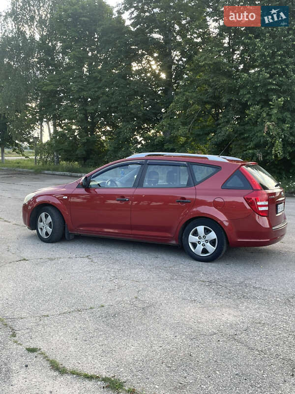 Универсал Kia Ceed 2009 в Ромнах