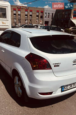 Хэтчбек Kia Ceed 2010 в 
