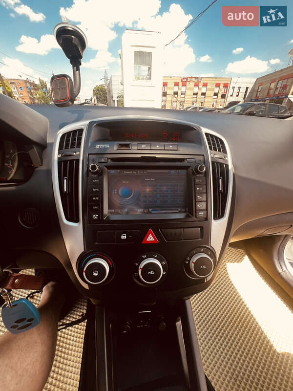 Хэтчбек Kia Ceed 2010 в Днепре